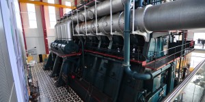 DieselHouse  B&W Diesel engine